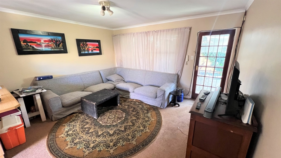 2 Bedroom Property for Sale in Langenhovenpark Free State